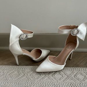 Vici- ivory heels size 7.5